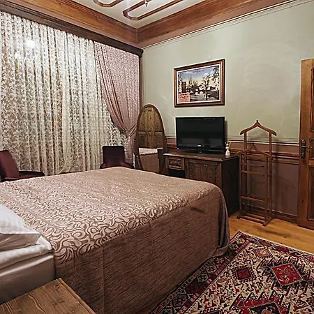 Mihran Hanim Konagi 3*