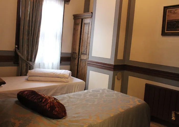 Mihran Hanim Konagi 3*