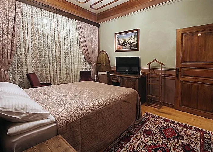 Mihran Hanim Konagi 3*